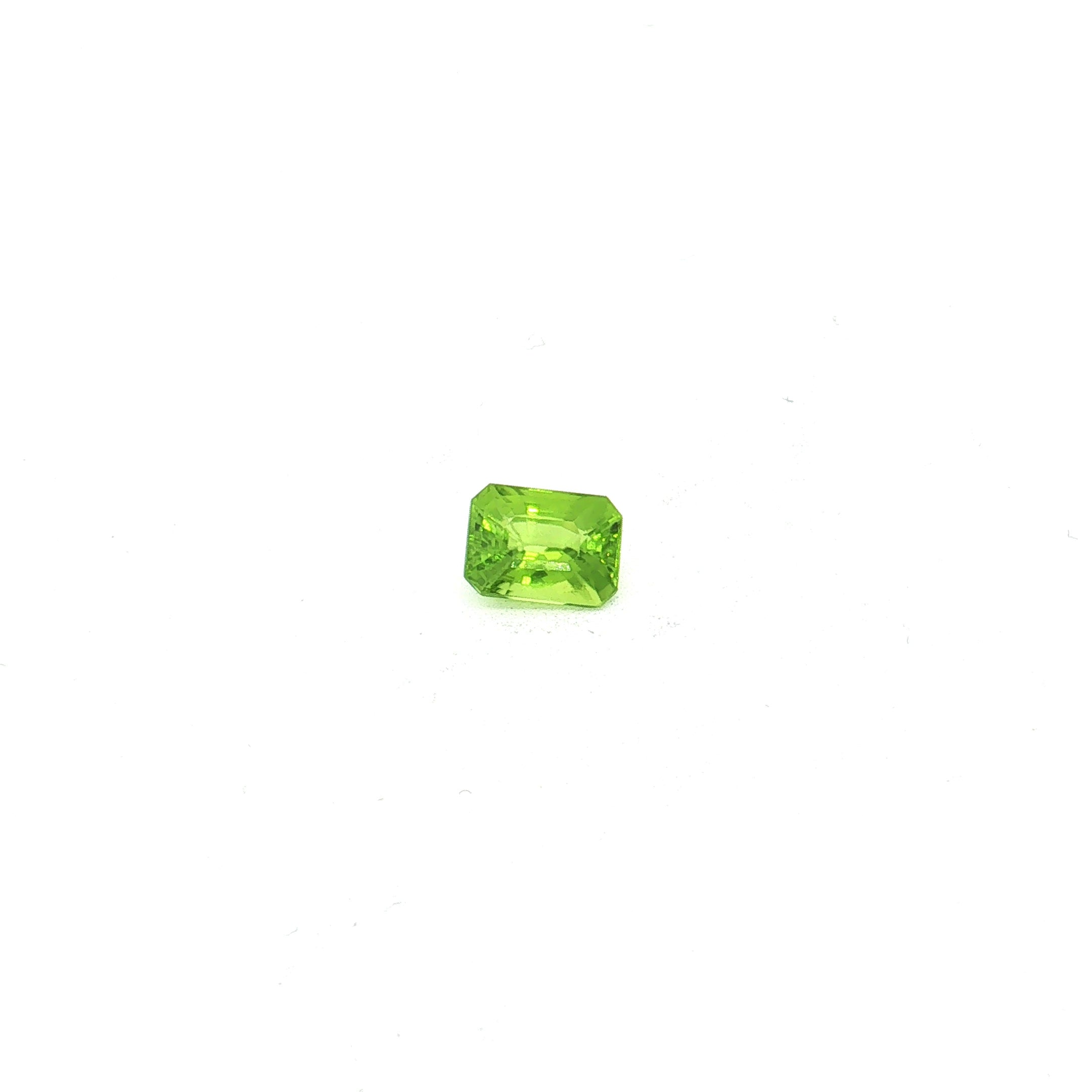 Emerald-Cut Yellowish Green Peridot UN-0297