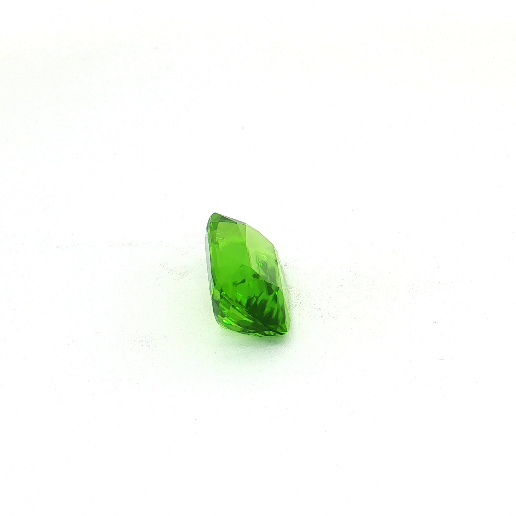 Burmese Yellowish Green Peridot, 11.88 ct — view 4