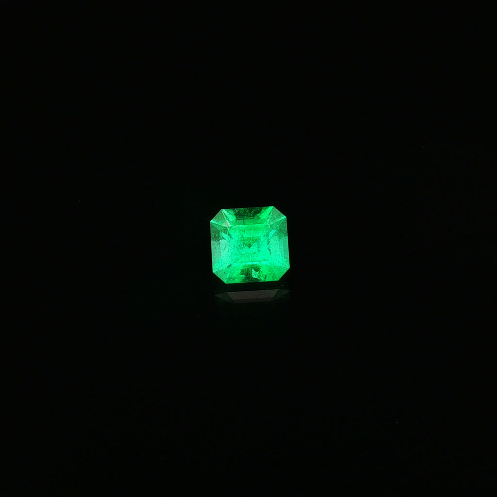 Muzo Vivid Green Emerald, 2.55 ct, Octagon · Step