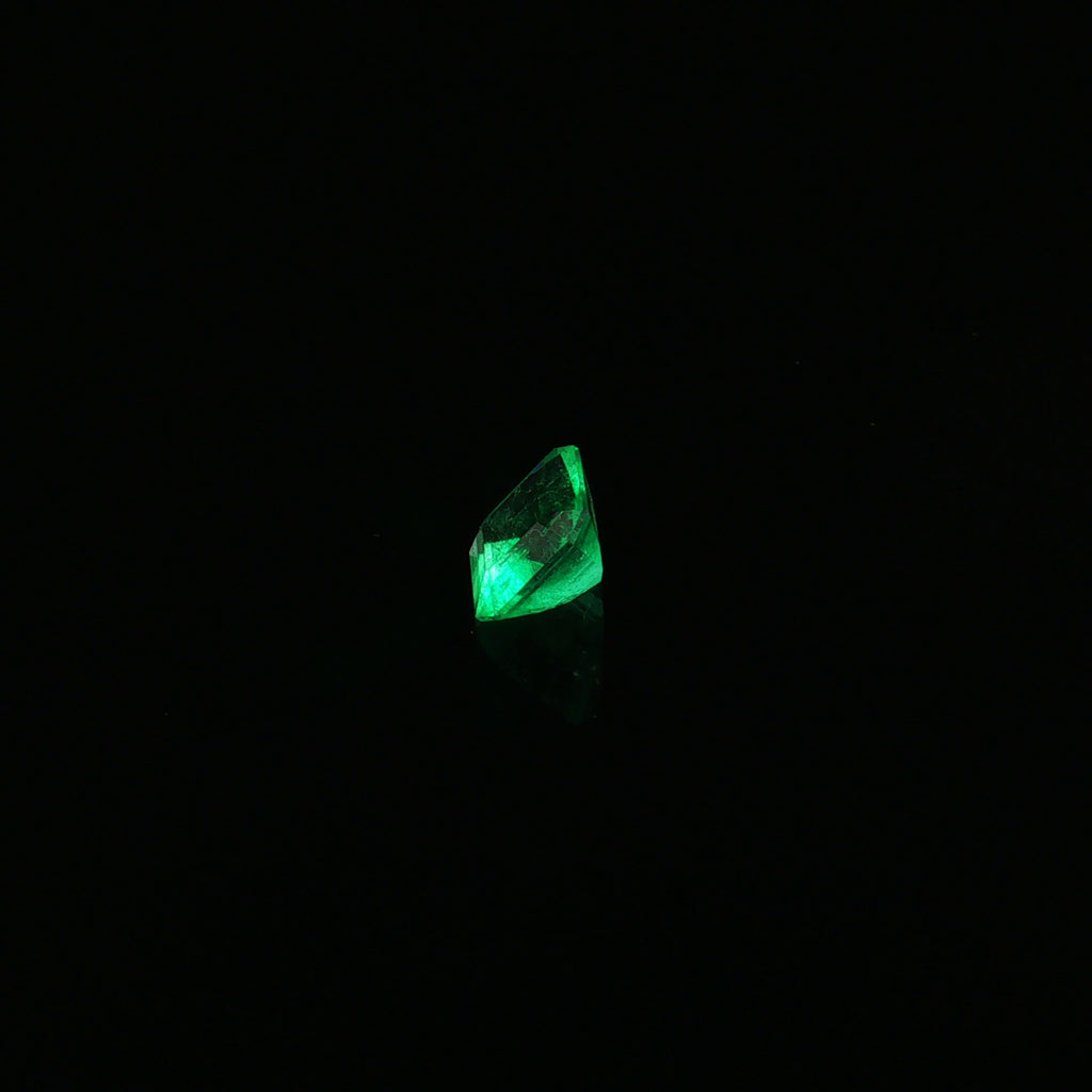 Muzo Vivid Green Emerald, 2.55 ct — view 2