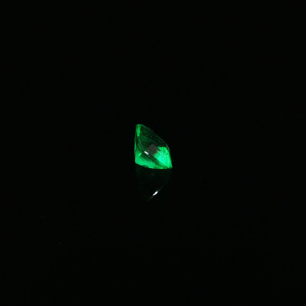 Muzo Vivid Green Emerald, 2.55 ct — view 4