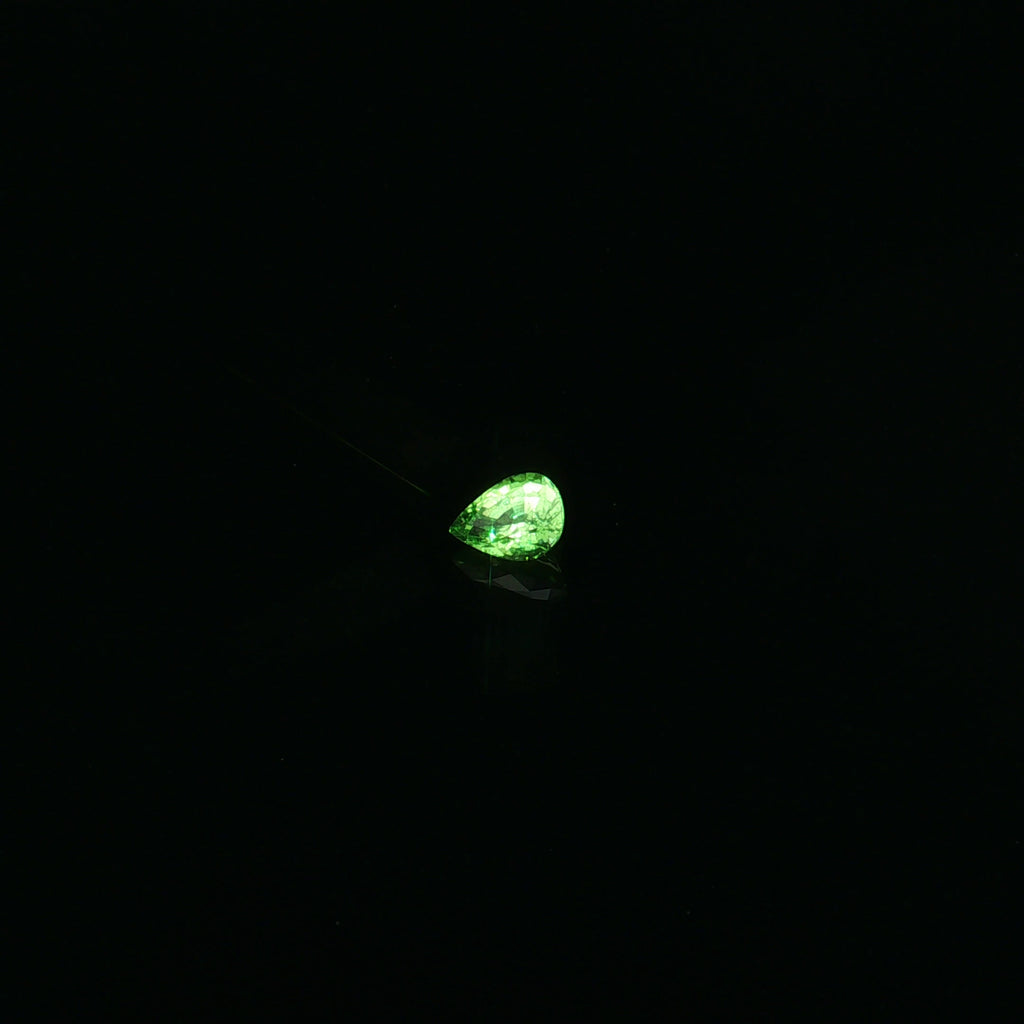 Vivid Green Tsavorite, 0.73 ct, Pear · Brilliant / Step