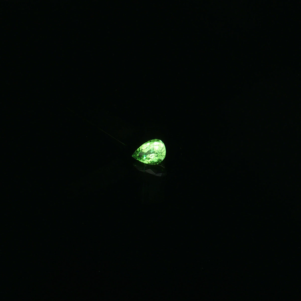 Vivid Green Tsavorite, 0.73 ct, Pear · Brilliant / Step