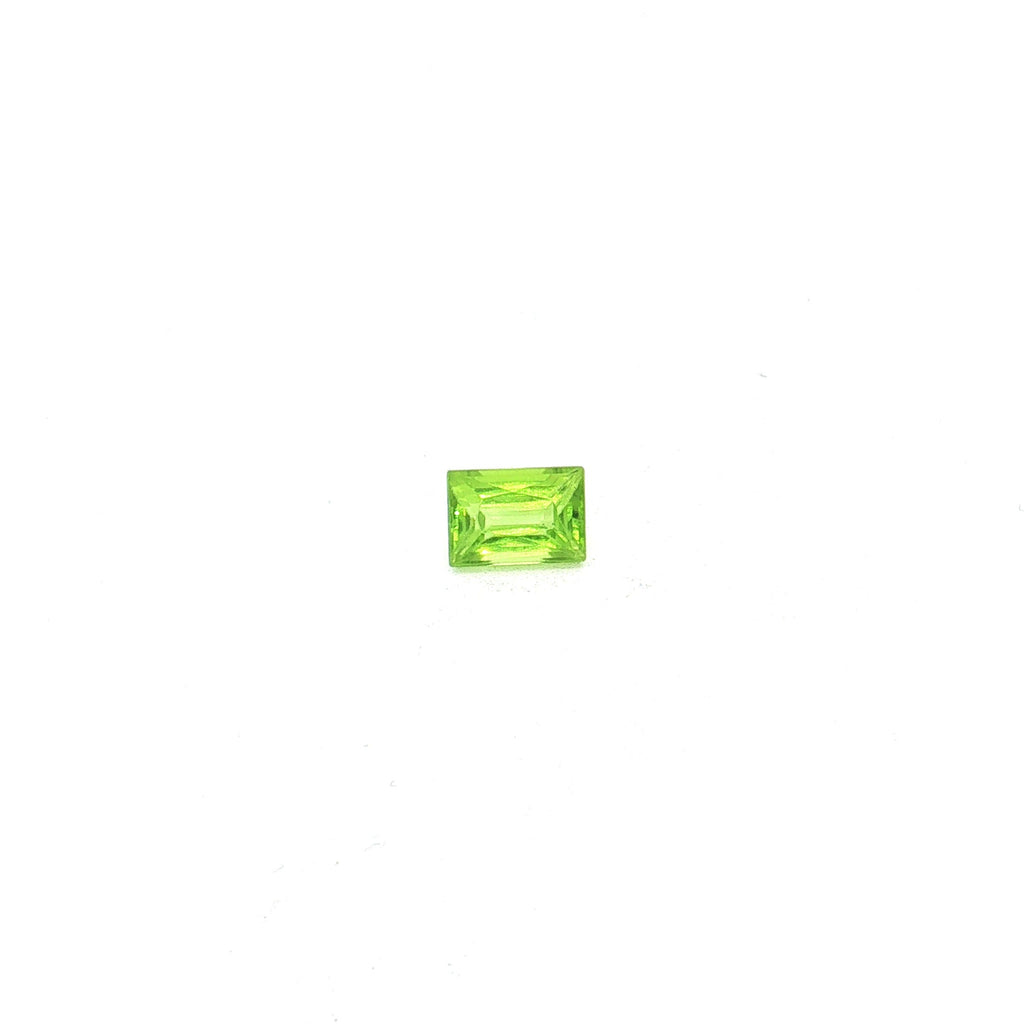 Emerald-Cut Yellowish Green Peridot UN-0291 — 360° video