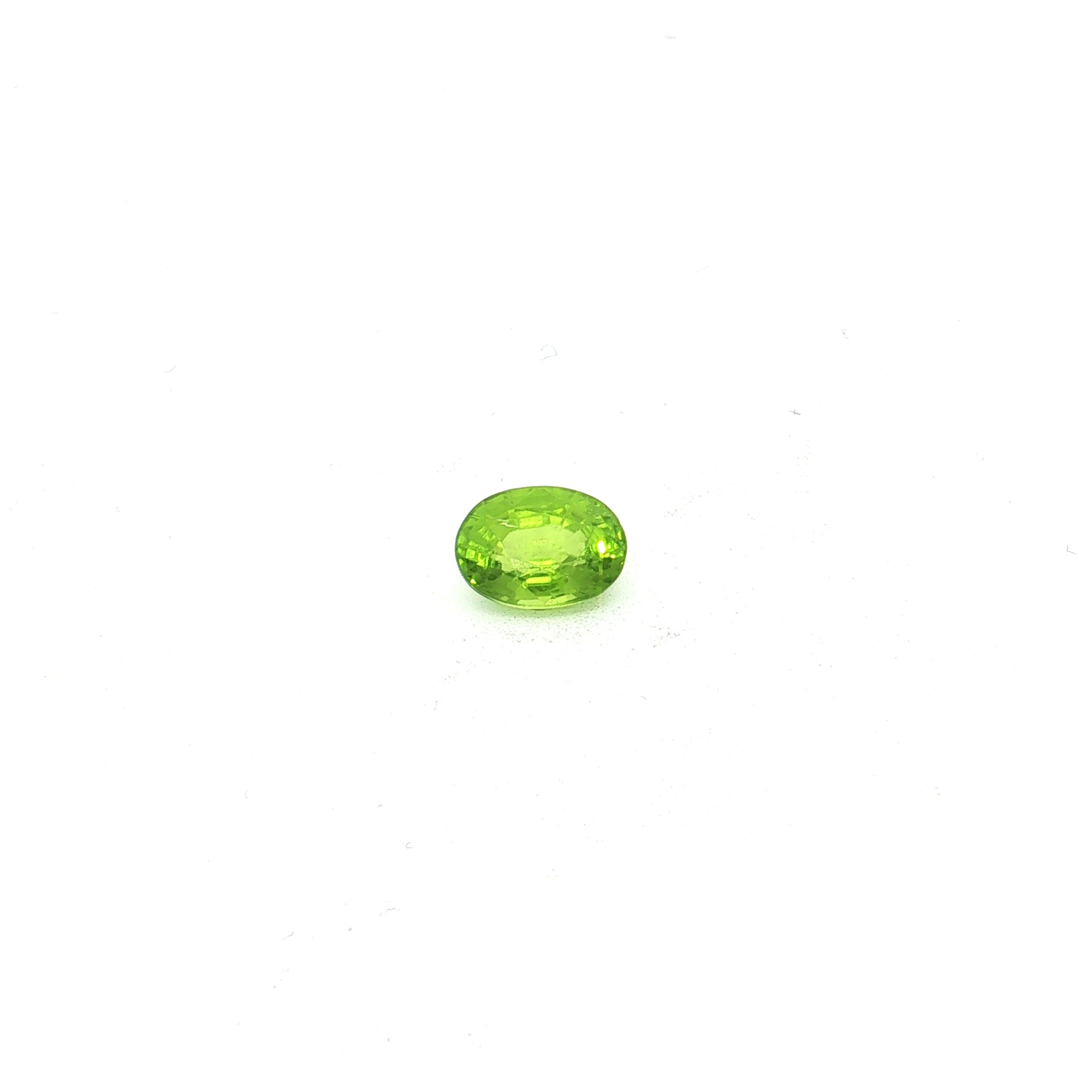 Oval Yellowish Green Peridot UN-0292 — 360° video