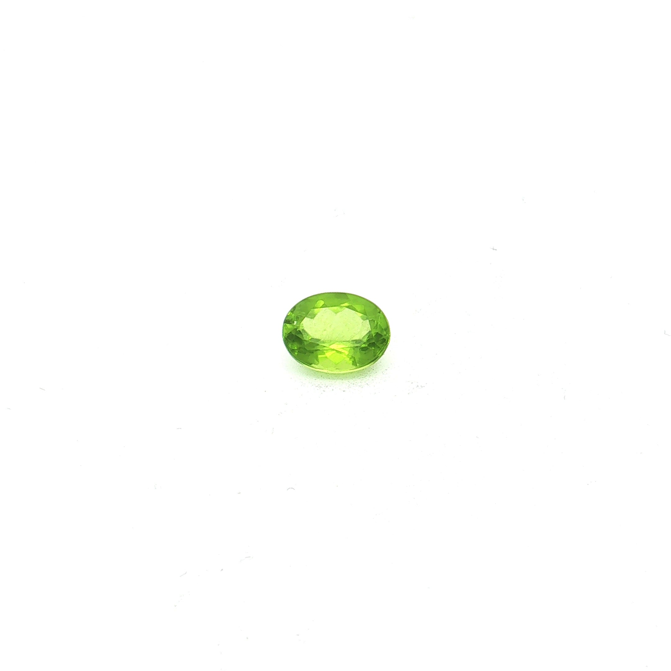 Oval Yellowish Green Peridot UN-0296 — 360° video