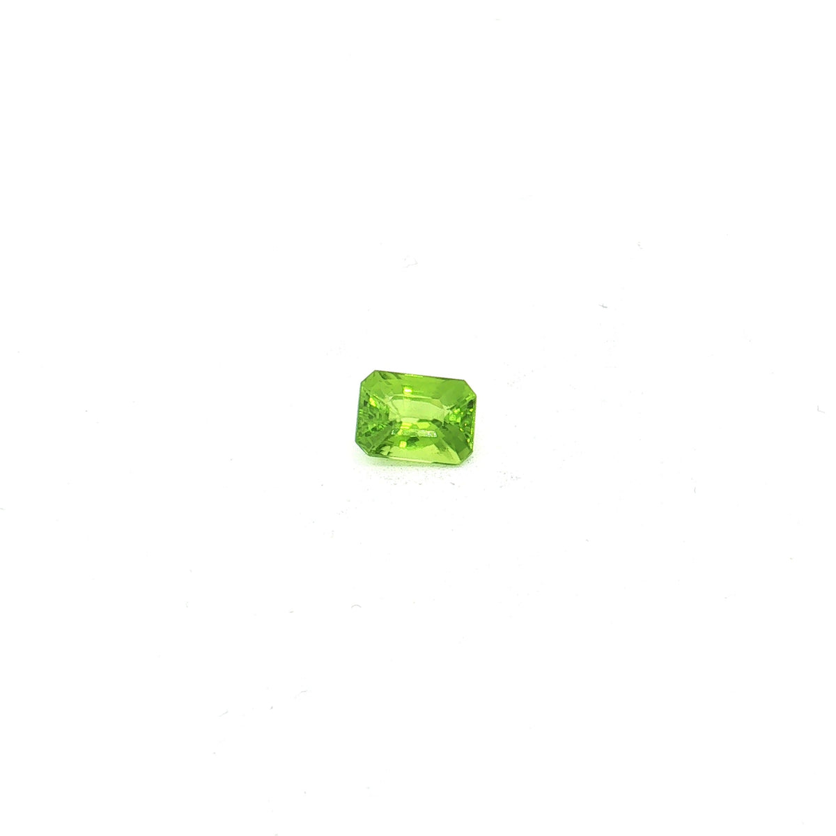 Emerald-Cut Yellowish Green Peridot UN-0297 — 360° video