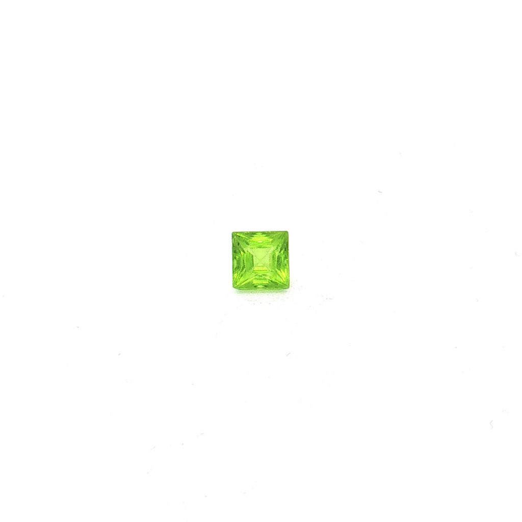 Emerald-Cut Yellowish Green Peridot UN-0304 — 360° video