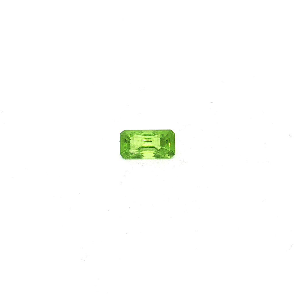 Emerald-Cut Yellowish Green Peridot UN-0309 — 360° video