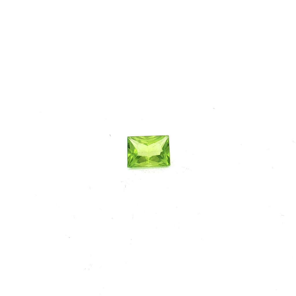 Emerald-Cut Yellowish Green Peridot UN-0311 — 360° video