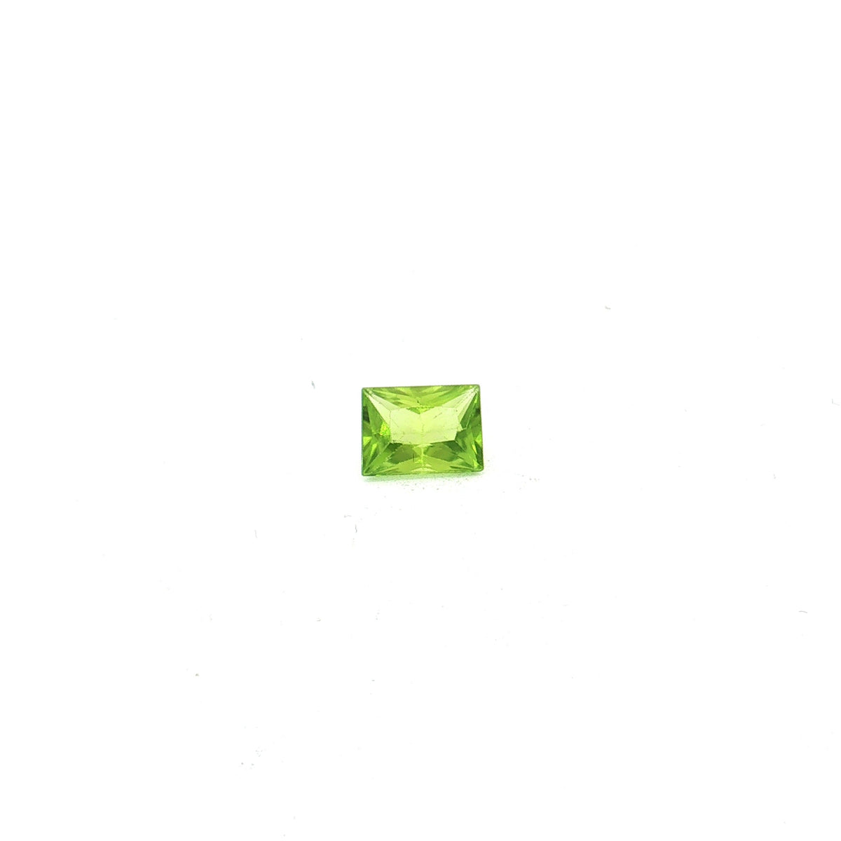 Emerald-Cut Yellowish Green Peridot UN-0311 — 360° video
