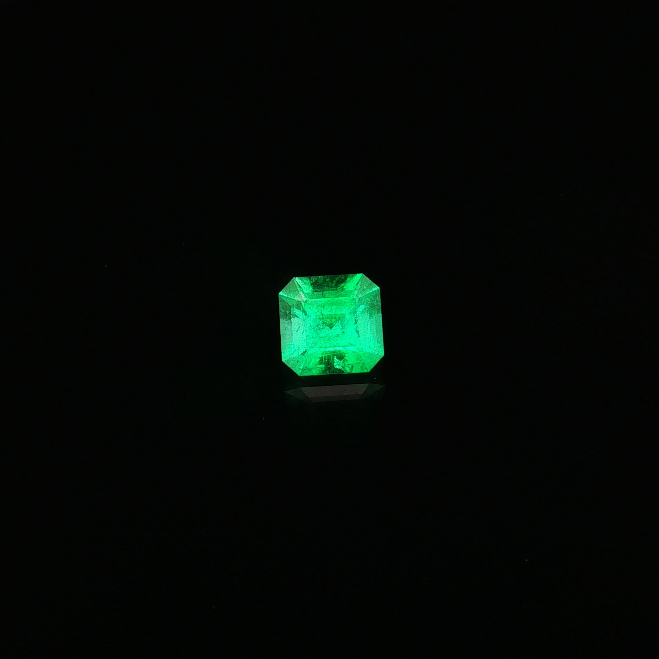 Muzo Vivid Green Emerald, 2.55 ct — video