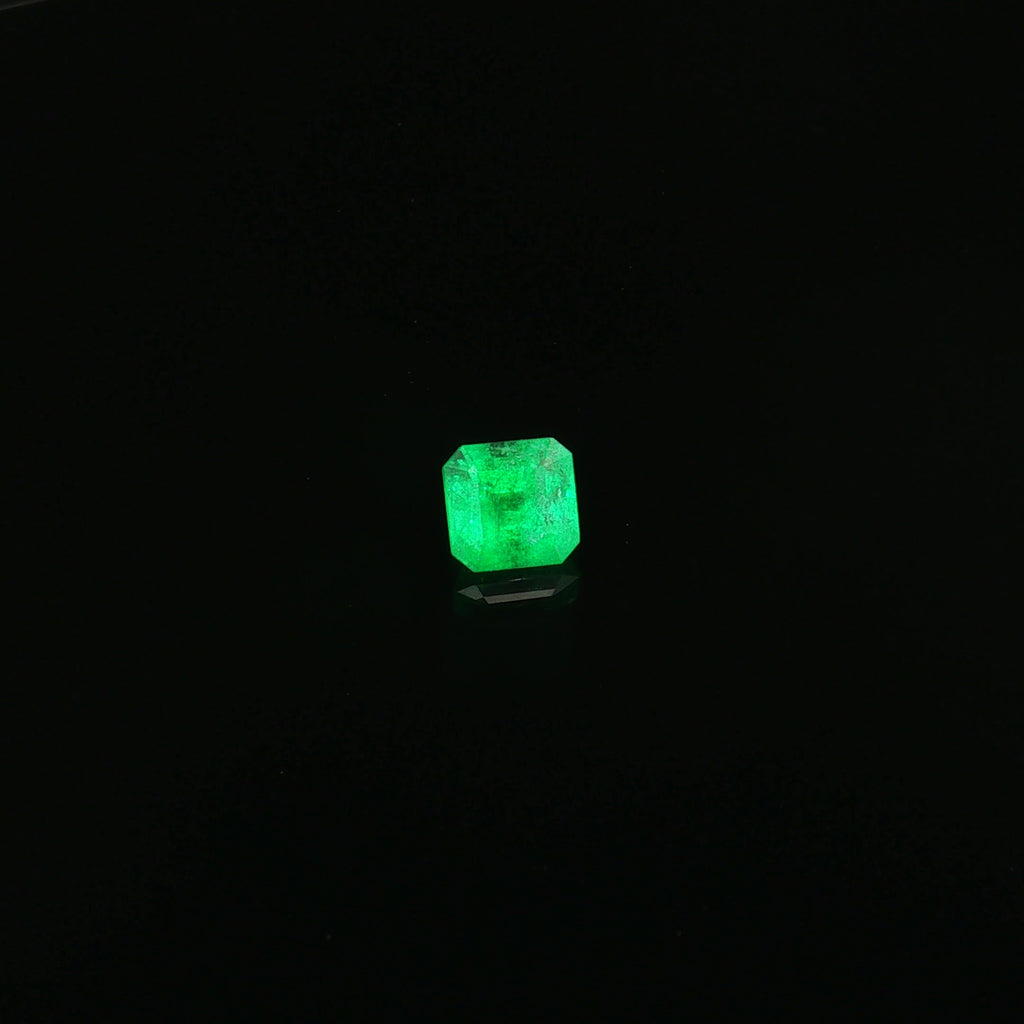 Colombian Vivid Green Emerald, 1.55 ct — video