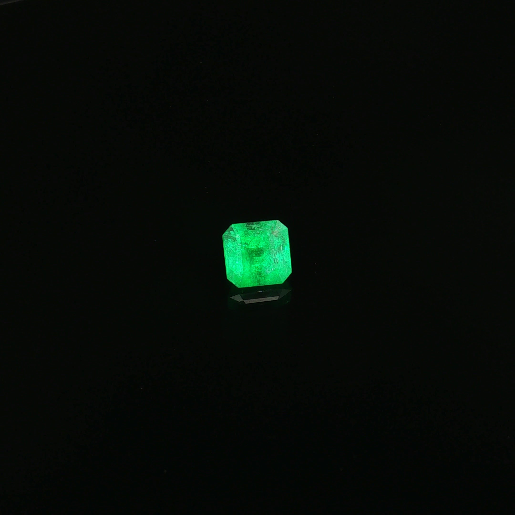 Colombian Vivid Green Emerald, 1.55 ct — video